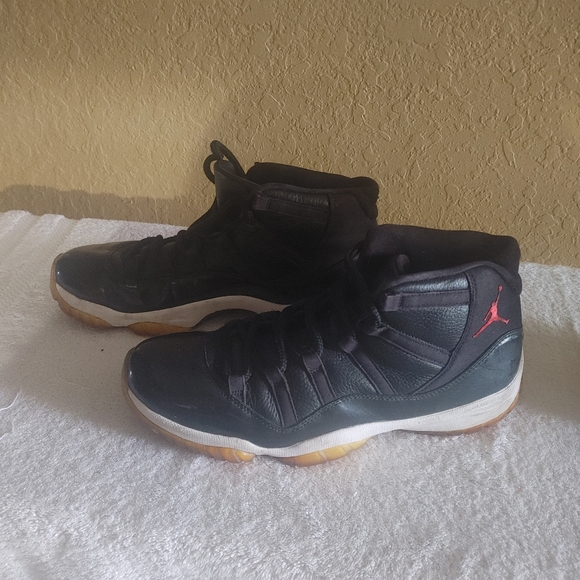 Sneakers - Picture 4 of 7